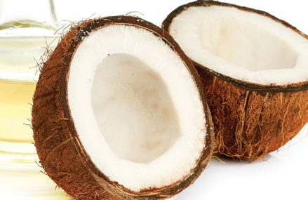 Coconut oil for face is the little beauty secret you need to have!